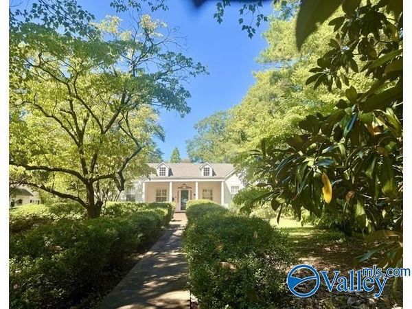 1018 Gordon Drive, Decatur, AL 35601