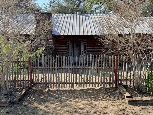 16057 E Highway 90 , Kingsbury, TX 78638