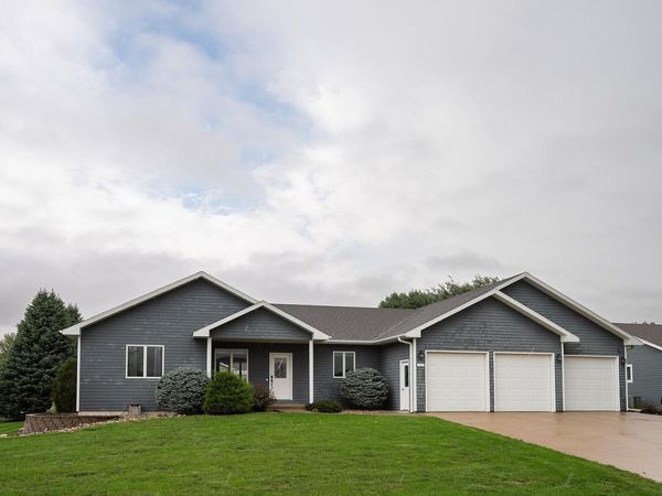 701 11TH ST SE, Orange City, IA 51041