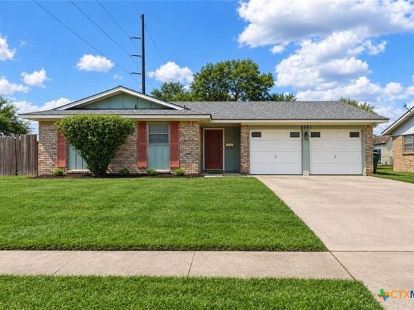 4601 Dahlia Lane, Victoria, TX 77904