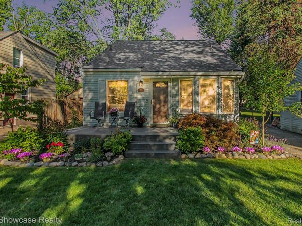 363 S Roslyn Road , Waterford Township, Mi 48328