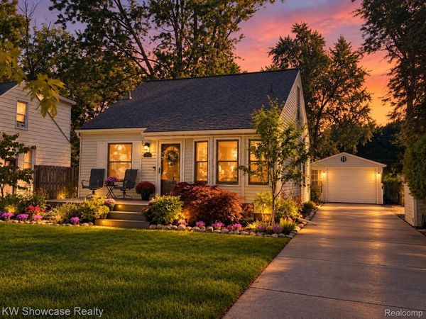 363 S Roslyn Road, Waterford Township, Mi 48328