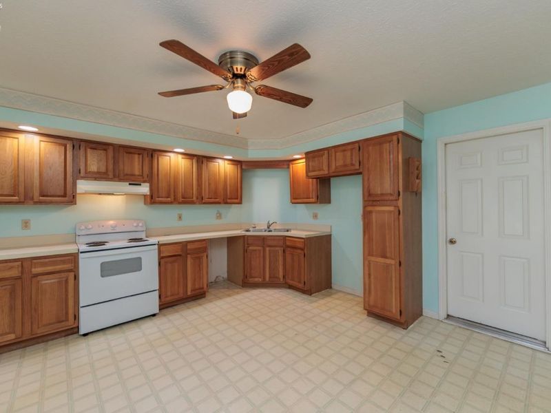 2310 Westwind Drive, Sandusky, OH 44870 Photo 8