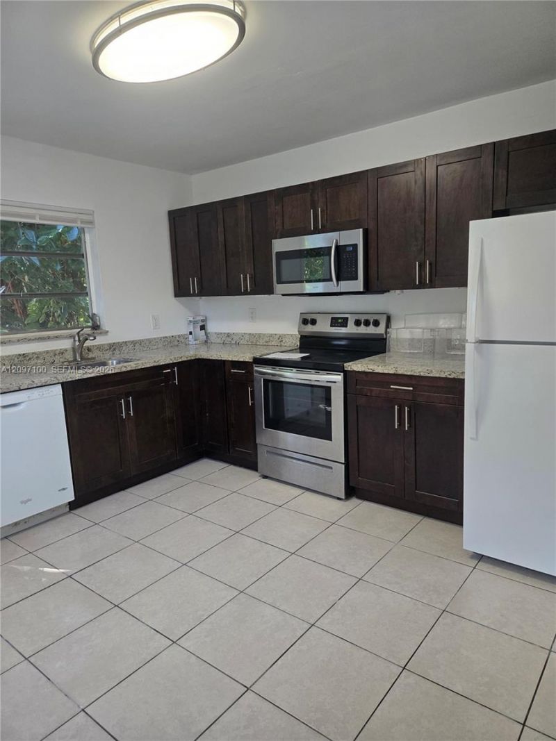 1512 NE 118th St , Unit 2, Miami, FL 33161 Photo