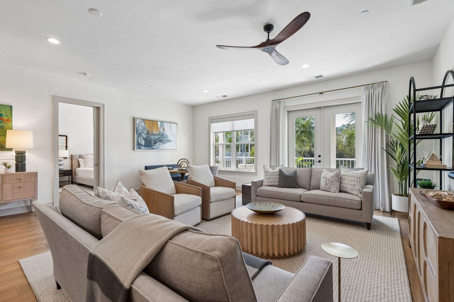 320 Longshore Street Photo 10