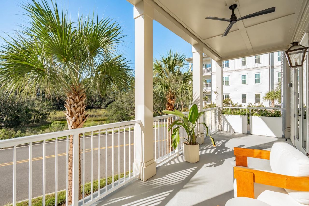320 Longshore Street Photo 13