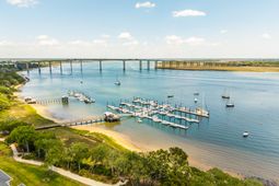320 Longshore Street photo 4