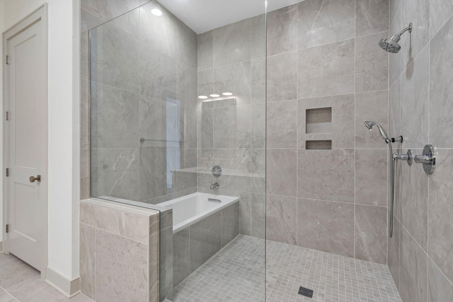 320 Longshore Street Photo 20