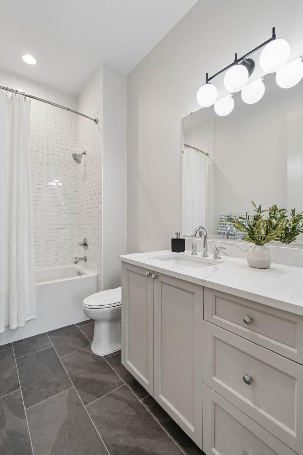 320 Longshore Street Photo 23