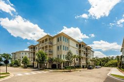 320 Longshore Street photo 4