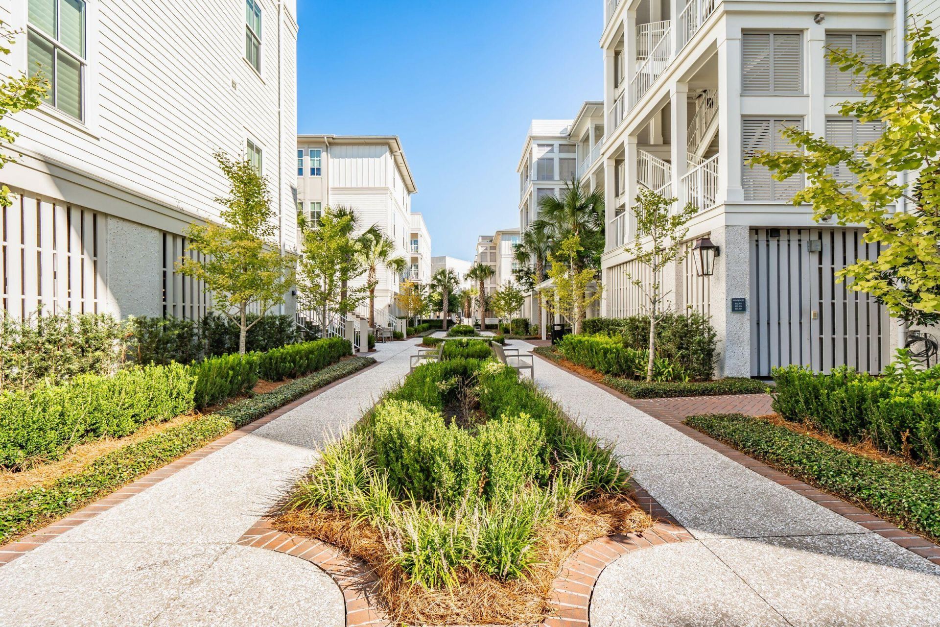 320 Longshore Street Photo 30