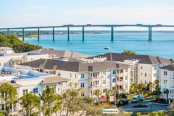320 Longshore Street photo 4