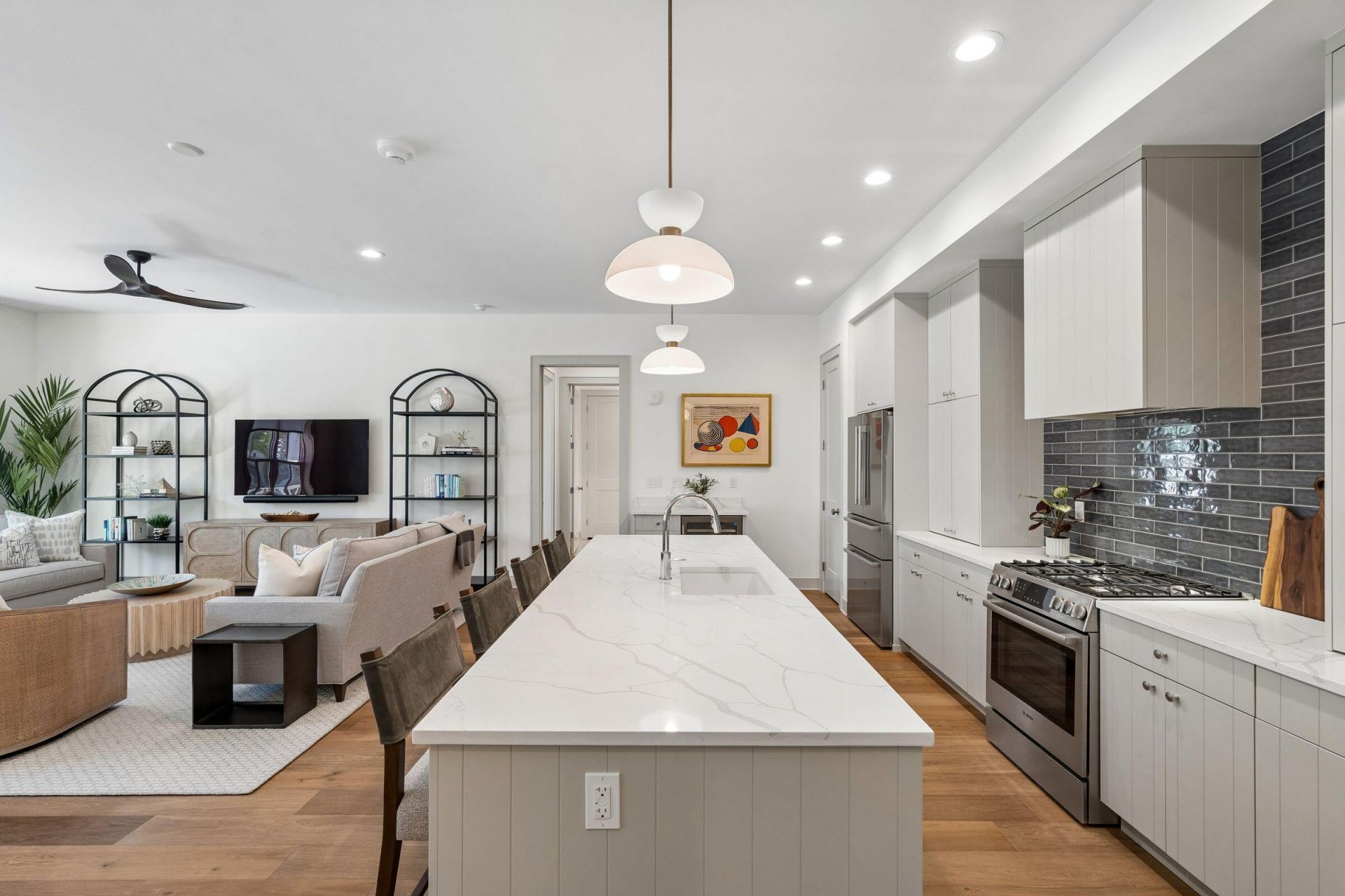 320 Longshore Street Photo 6