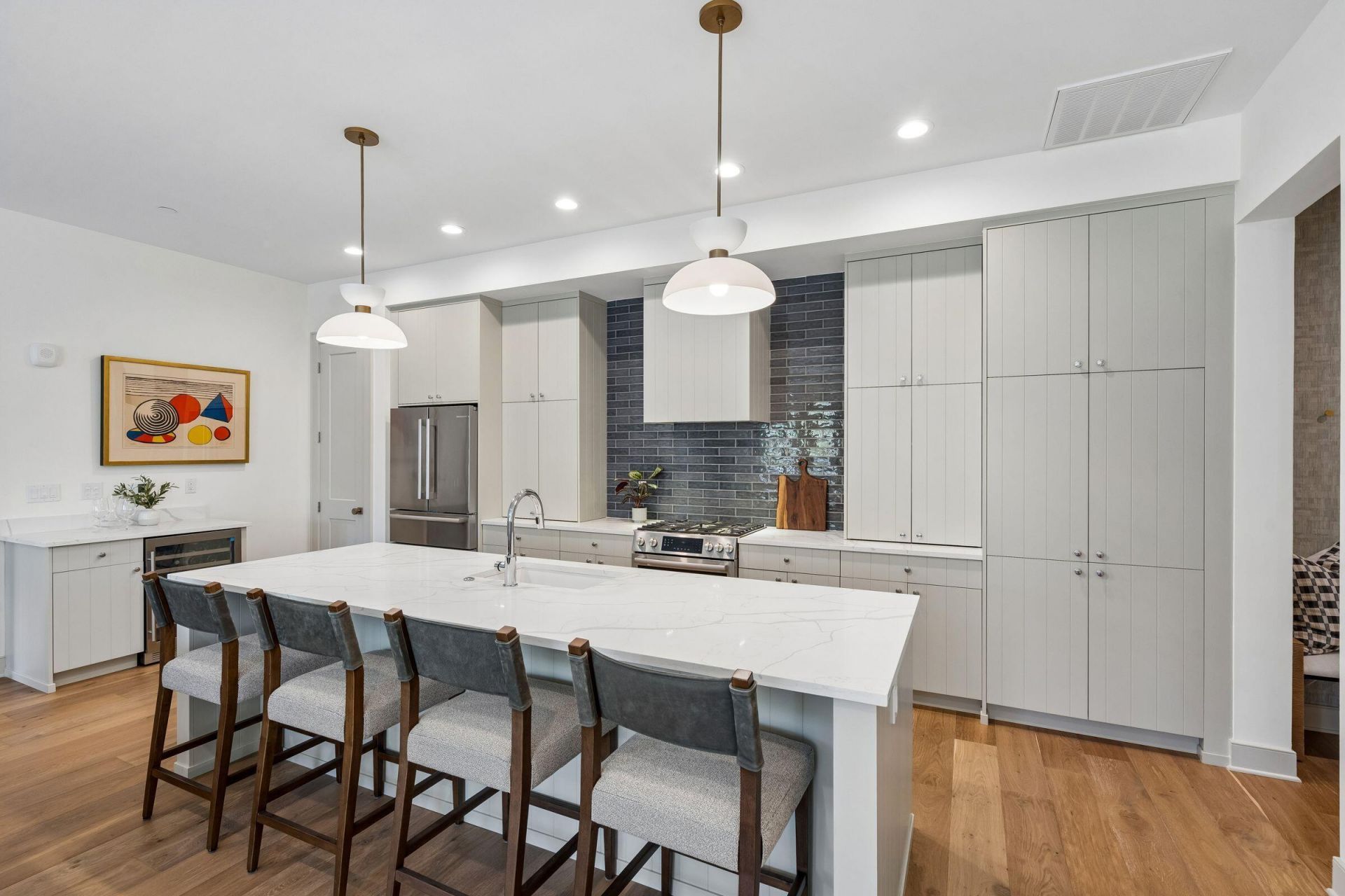 320 Longshore Street Photo 7