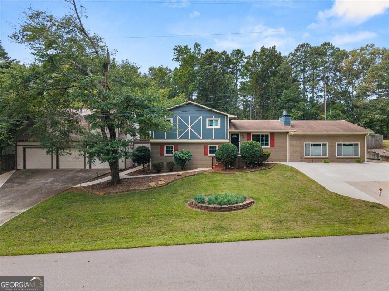 6054 Dogwood Circle, Buford, GA 30518 Main Photo
