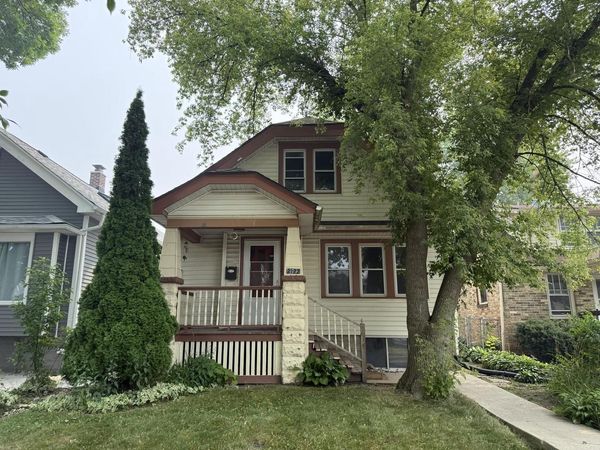 2122 S 77th STREET, West Allis, WI 53219