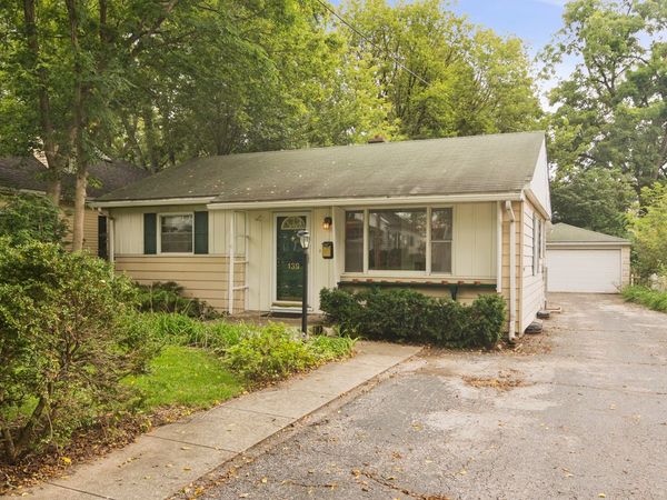 139 N Hager Avenue , Barrington, IL 60010