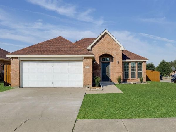 9300 Rhoni Court , Fort Worth, TX 76140