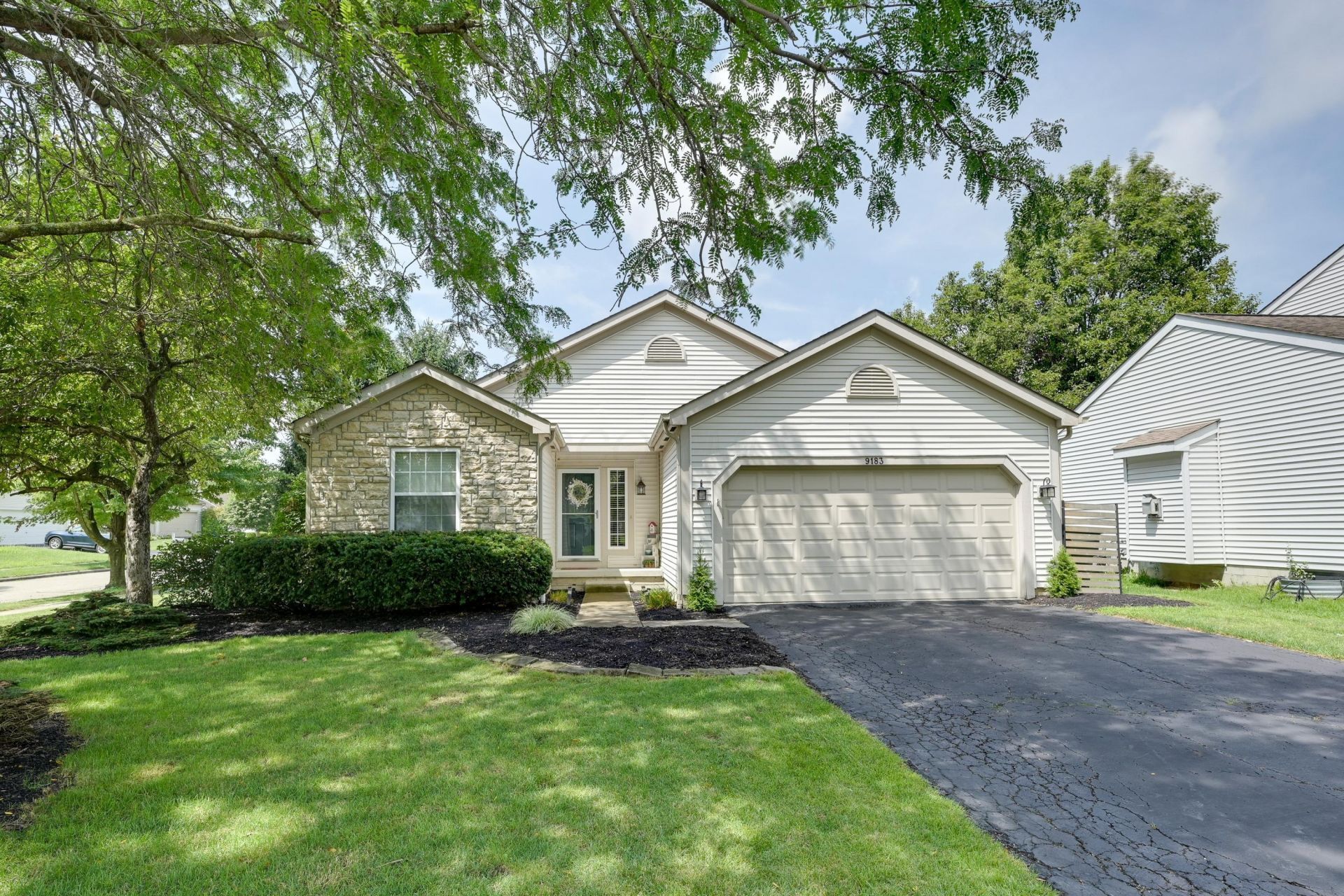 9183 Prestwick Green Drive, Columbus, OH 43240 Main Photo