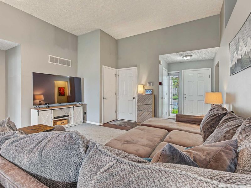 9183 Prestwick Green Drive, Columbus, OH 43240 Photo 7