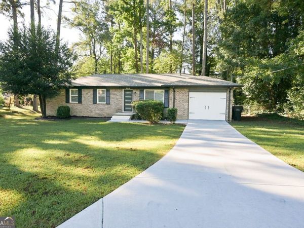 586 E Glochester Place NW, Norcross, GA 30071
