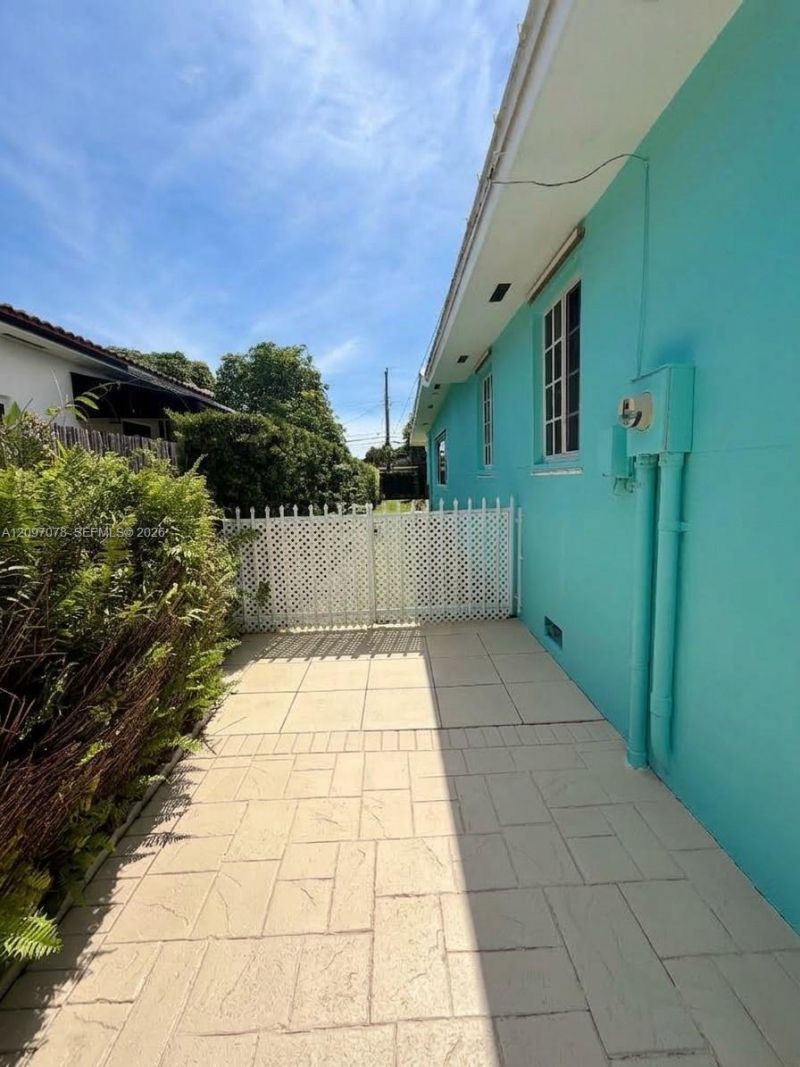 4450 SW 2nd St , Miami, FL 33134 Photo