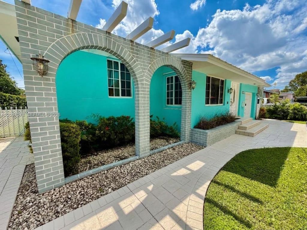 4450 SW 2nd St , Miami, FL 33134 Photo