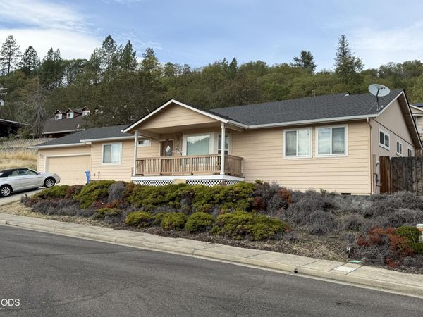 605 Lia Way, Rogue River, OR 97537