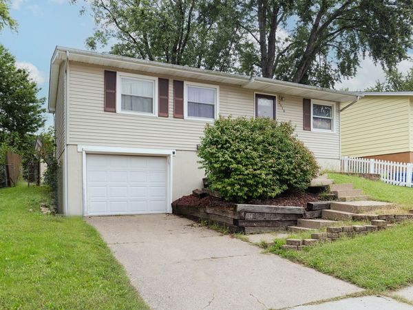 2410 W 58th Street , Davenport, IA 52806