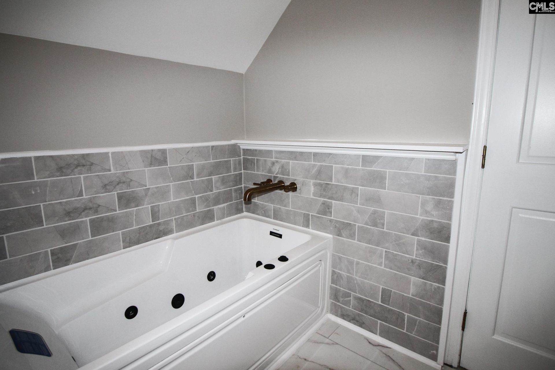 405 Shortbow Court Photo 24