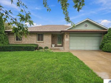 8000 Glynoaks Drive, Lincoln, NE 68516