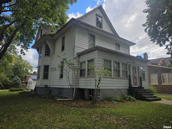 700 S 8TH Street, Pekin, IL 61554