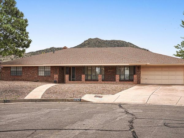 1717 Catron Court SE, Albuquerque, NM 87123