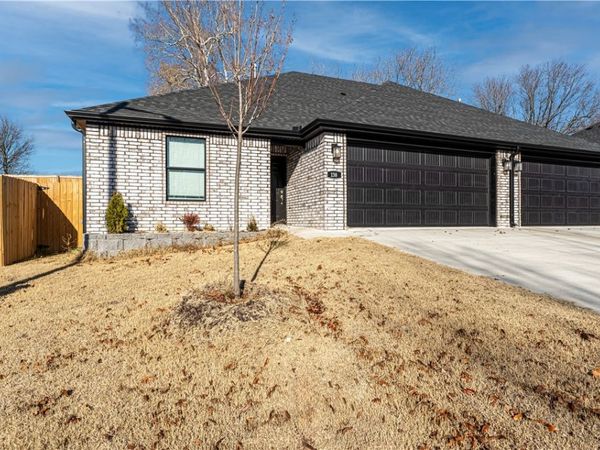 100 Ryder Street , Gentry, AR 72734