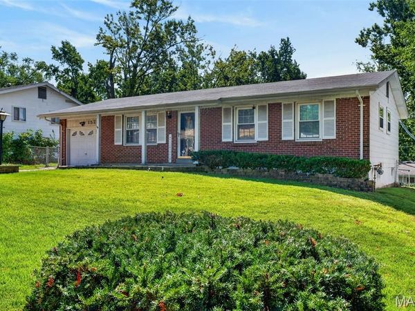 1526 St Ives, Dellwood, MO 63136