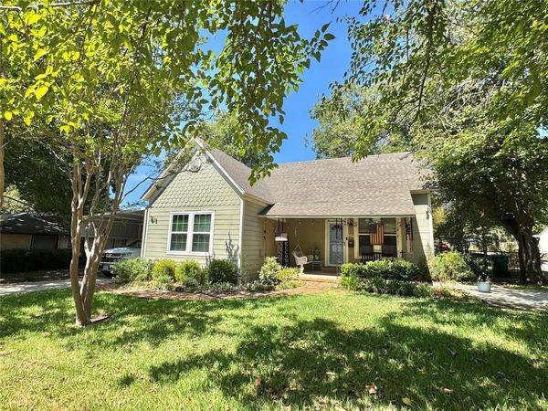 229 E Tennie Street, Gainesville, TX 76240