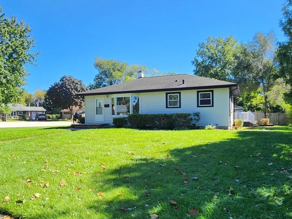 221 Sunset Terrace, Crystal Lake, IL 60014