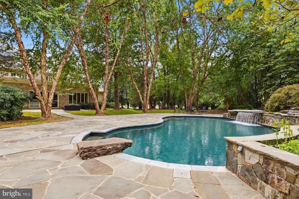 9801 BENTCROSS DRIVE, POTOMAC, MD 20854