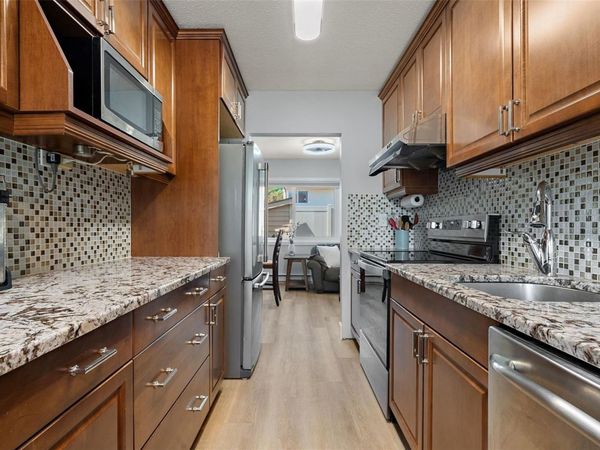 10046 Fifth St , Unit #7, Sidney, BC V8L 2X9