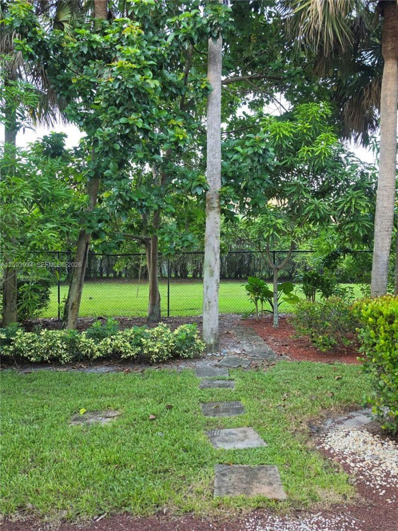 1015 Pinewood Lake Ct , Unit 1015, Greenacres, FL 33415 Photo