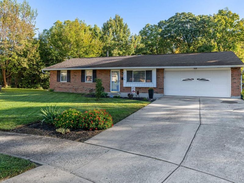 11846 Ramsdale Court, Springdale, OH 45246 Photo 2