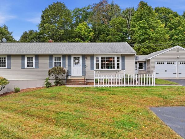 107 Cedar St, Sturbridge, MA 01518
