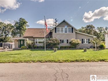 278 S Forest Road, Buffalo, NY 14221