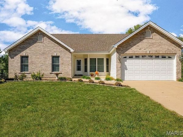 34 Saint Nicholas Court , St Charles, MO 63366