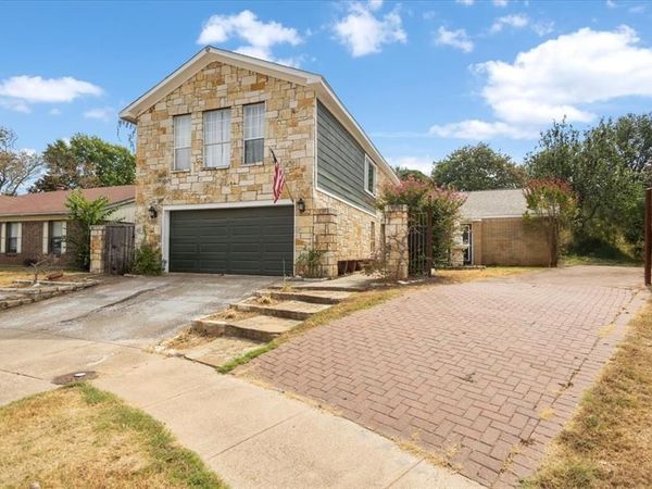 1911 Wisteria Court , Flower Mound, TX 75028