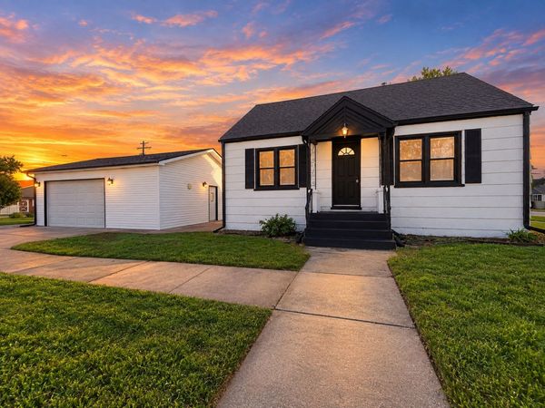 212 S Douglas Avenue , Bradley, IL 60915