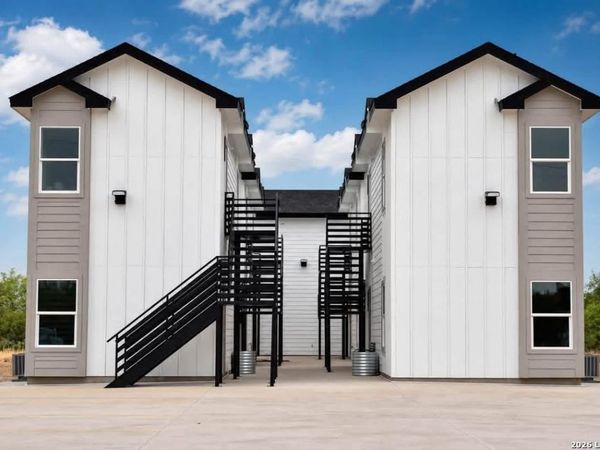 30 GRASS VALLEY RD, Eagle Pass, TX 78852