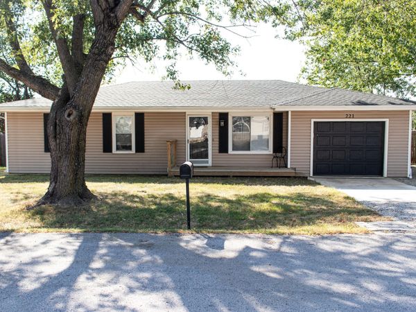 221 S Meadowlark Street , Fair Grove, MO 65648