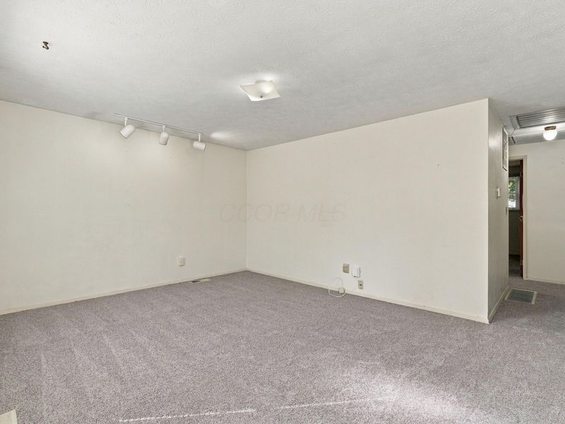 2255 Cardston Drive, Columbus, OH 43232 Photo 10
