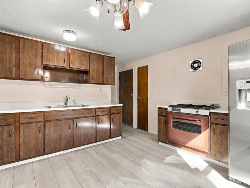 2255 Cardston Drive, Columbus, OH 43232 Photo 17